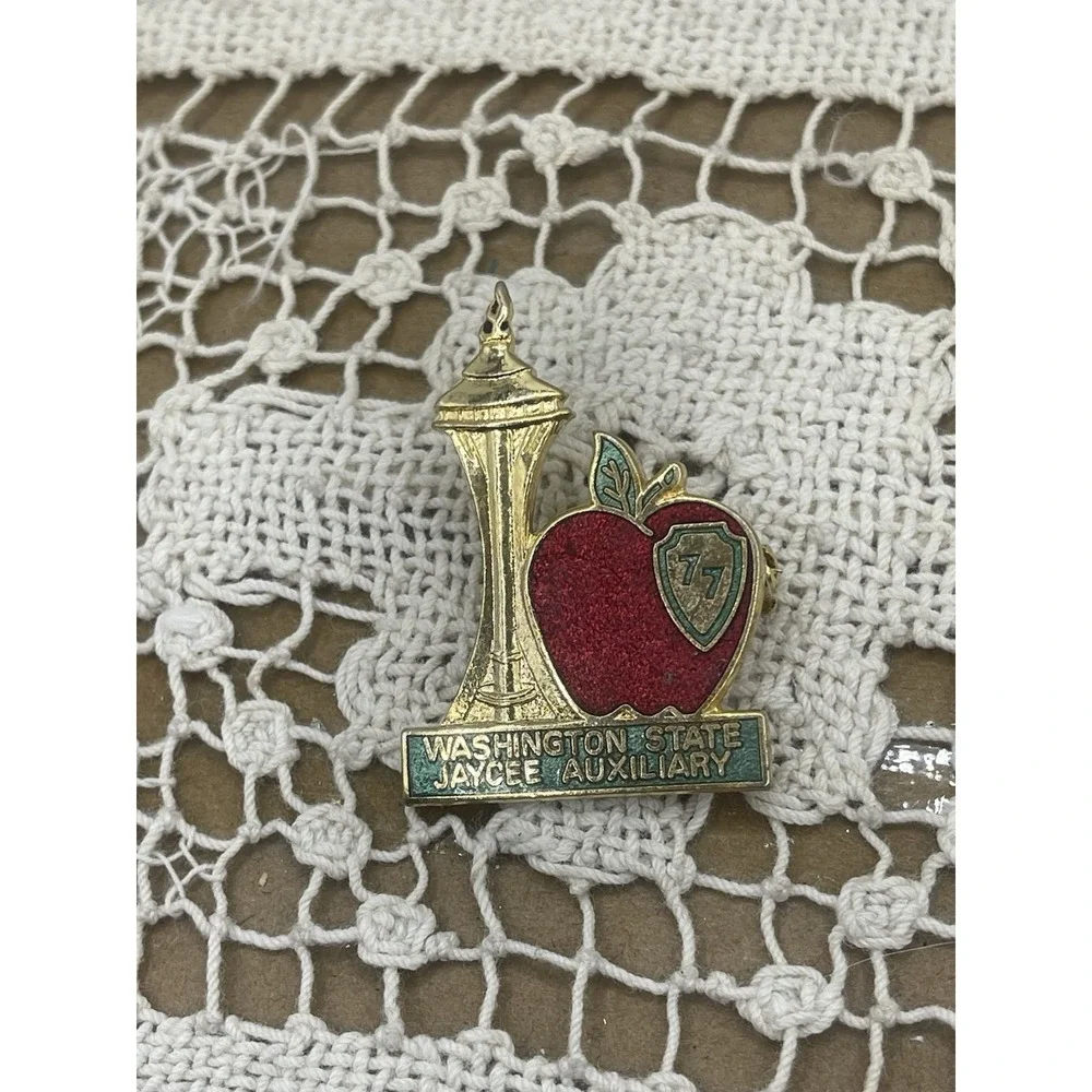 Jaycees Washington State Auxiliary '77 Hat Lapel Jacket Pin Pinback‎